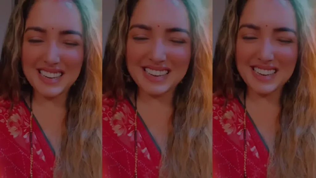 Amrapali Dubey got shame, Bhojpuri Queen became red with shame, video viral