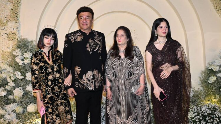 'Are the eyes or sharp swords', Anu Malik's younger daughter's attentive fashion shook mind - India tv hindi