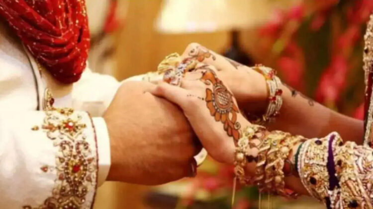 As soon as the wife lay on the pyre, her husband also broke down, this unique story of the word of seven births will make you cry