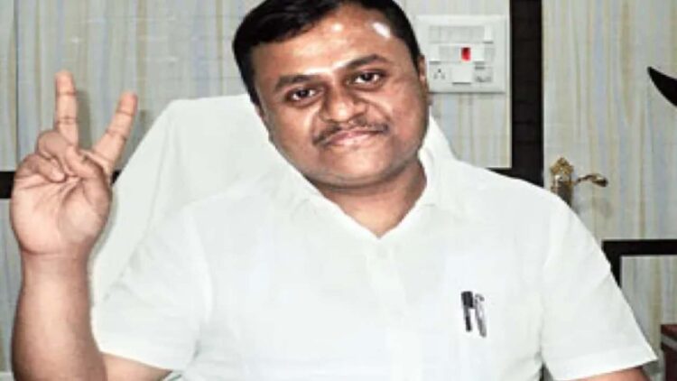 BJP MP Soumendu Adhikari | BJP MP Soumendu Adhikari I Political Career | BJP MP Soumendu Adhikari Lifestyle | BJP MP Soumendu Adhikari I Early Life | BJP MP Soumendu Adhikari Journey from TMC to BJP | News Track Hindi News | Latest Update Hindi Samachar | Soumendu Adhikari Wikipedia: Soumendu officials have always taken out the issues related to the public in the political journey from TMC to BJP. News Track in Hindi