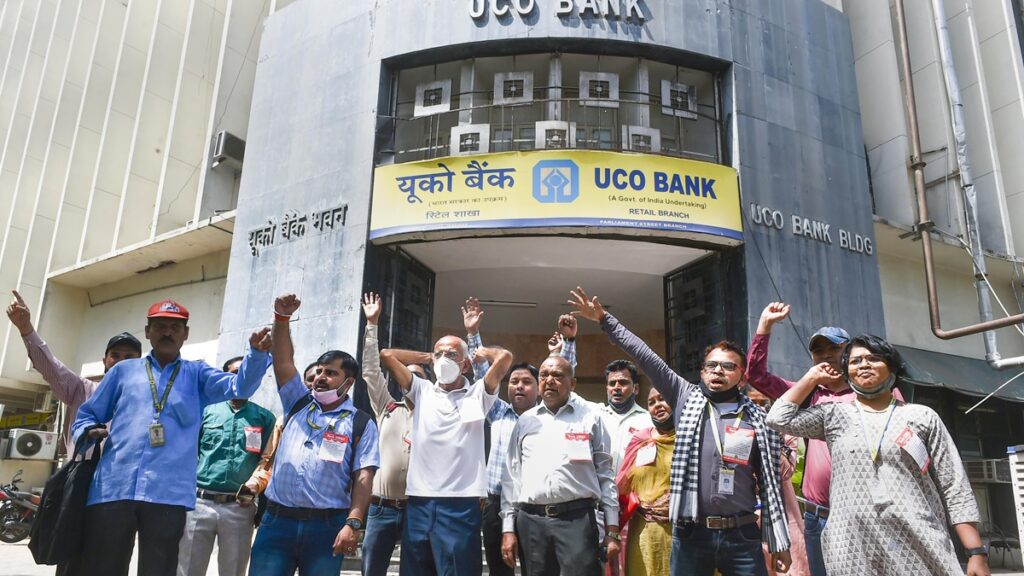 Bank employees will strike on March 24-25, Unions call on these demands - India tv hindi