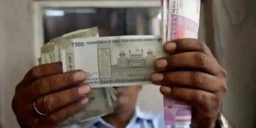 'Bank should not cut more than 50% from retired employee's pension, HC pronounced decision - India tv hindi