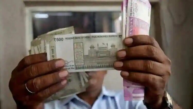 'Bank should not cut more than 50% from retired employee's pension, HC pronounced decision - India tv hindi
