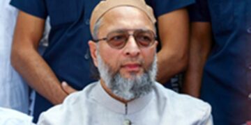Beed Masjid explosion: Owaisi surrounds CM Fadnavis, asked three questions