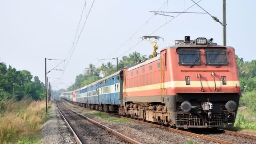 चार टिकट में से तीन कंफर्म हुई और एक नहीं तो वो कैसे कर सकता है सफर? ये है नियम
