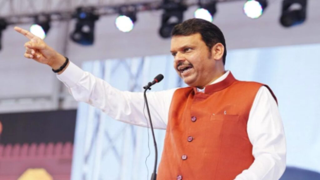 CM Devendra Fadnavis | CM Devendra Fadnavis News | Chhatrapati Shivaji Maharaj Temple | Aurangzeb Kabra Vivad | Maharashtra News | Newstrack | Aurangzeb's glory is not tolerated ..., CM Devendra Fadnavis spoke at the inauguration of the temple. News Track in Hindi