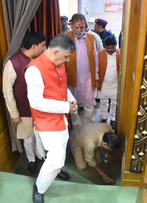 उत्तर प्रदेश विधानसभा में पान मसाला थूकने पर अध्यक्ष ने जताई नाराजगी