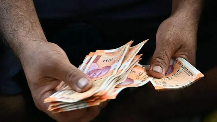 Delhi Chief Minister announced financial assistance of Rs 2500 per month for women, money will come directly in account