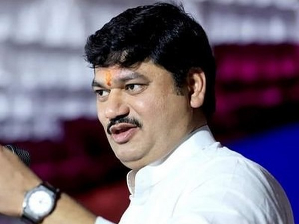 Dhananjay Munde left the post of minister, resigned to CM Fadnavis; Because of this, the decision had to be taken
