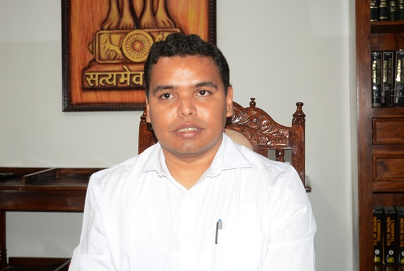 District Collector Abhishek Surana gets Scotch Award for the growing childhood program - 2025