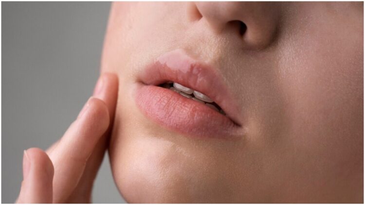 Do you want to make dry lips soft and pink? Use a paste made of turmeric - India tv hindi