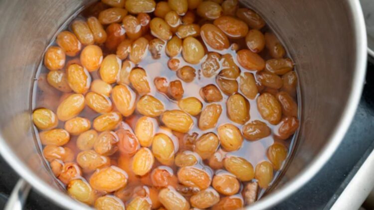 Drinking raisins water on an empty stomach gives health benefits, many problems related to health - India tv hindi