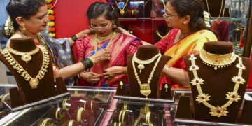 Gold wave reached all time high, silver and ₹ 1000 expensive, know today's price - India tv hindi
