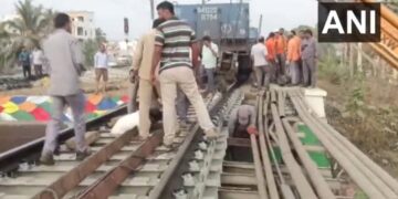 Goods train collided with girder due to heavy loading, track damaged, train services disrupted - India tv hindi