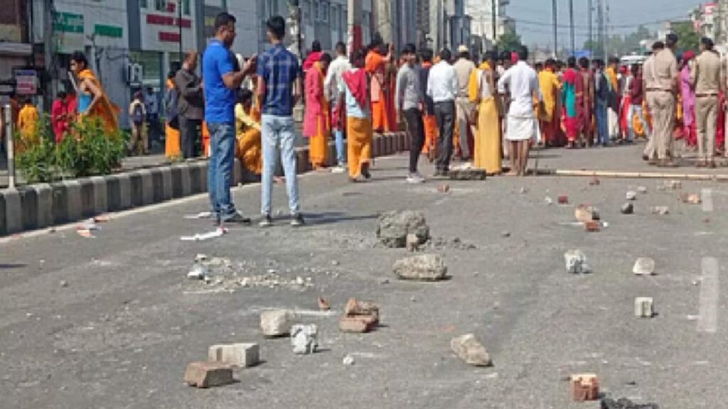 Haryana News | Haryana News in Hindi | Haryana Crime | Firing in Kurukshetra | Crime News | Newstrack | Haryana: Ruckus in Kurukshetra, firing for giving stale food in Mahayagya, atmosphere of tension in the area. News Track in Hindi