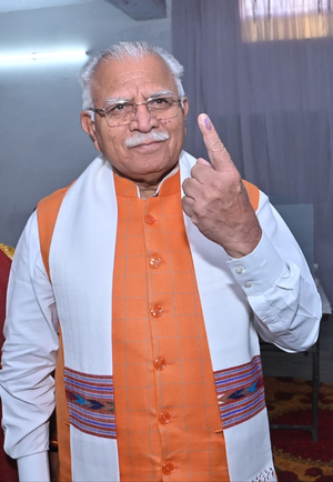 हरियाणा: नगर निकाय चुनाव के लिए मतदान जारी, केंद्रीय मंत्री मनोहर लाल ने की वोट अपील