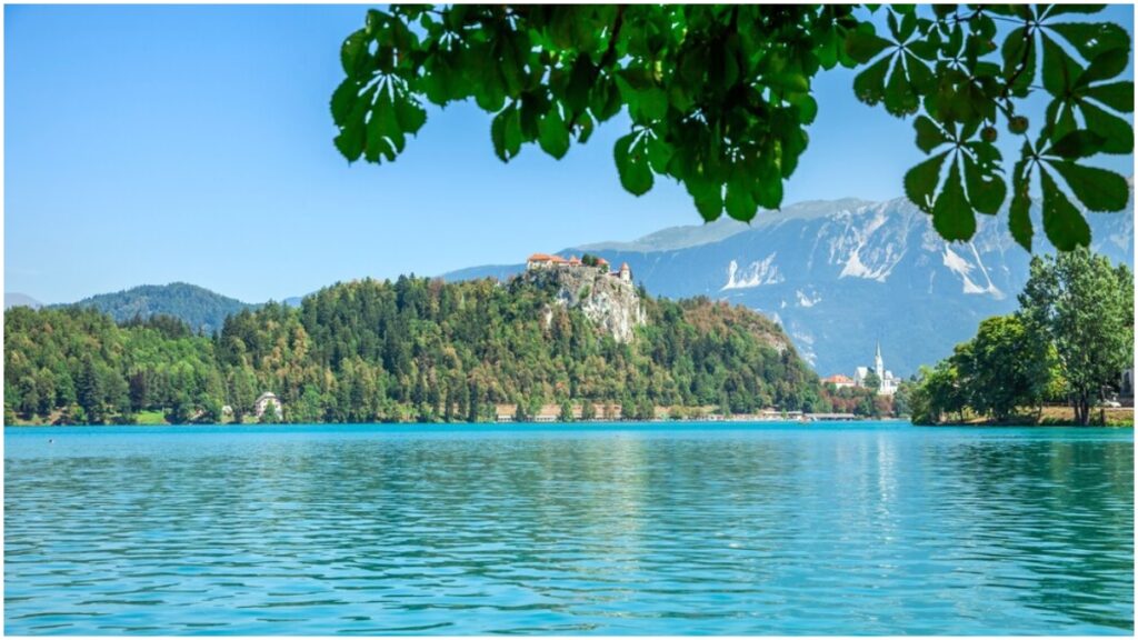 Have you ever seen a color -changing lake? This beautiful place is located 10 km from Nainital - India tv hindi