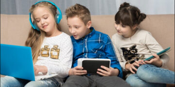 Hitech upbringing How is becoming dangerous for children, IQ level is declining - India tv hindi
