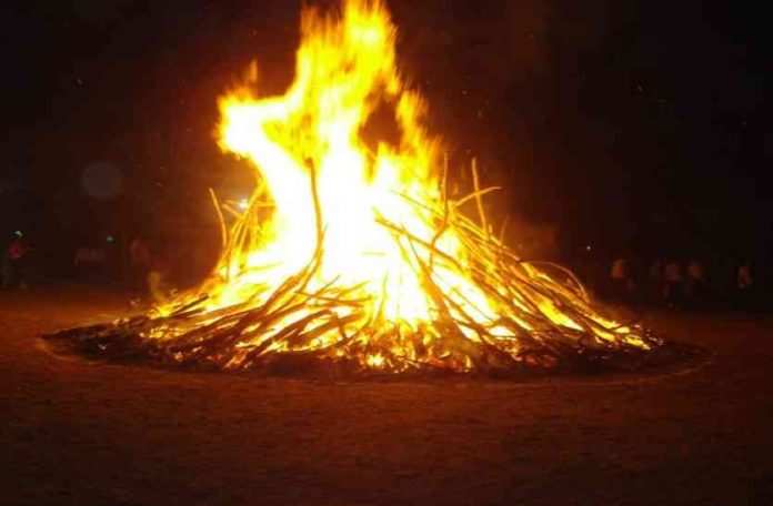 Holika Dahan 2025 Do not forget even by forgetting Holika Dahan, these mistakes will be faced