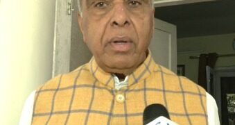 अगर कोई होली खेलना चाहता है या नमाज पढ़ना चाहता है, तो उसे इसकी अनुमति दी जानी चाहिए : जगदंबिका पाल