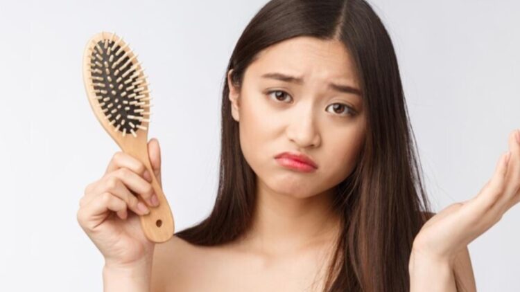 If you are disturbed by falling hair, then use onion and curry leaves, control will be done - India tv hindi