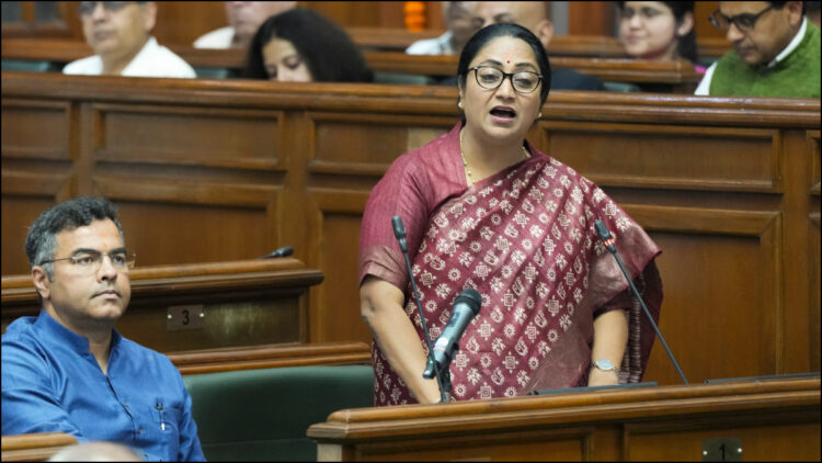In terms of health, Delhi residents bat, now will get health insurance of 10 lakh - India tv hindi