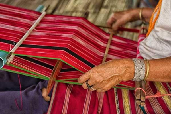 Khadi village industry of Gopalganj ending in changing times, artisans forced to flee