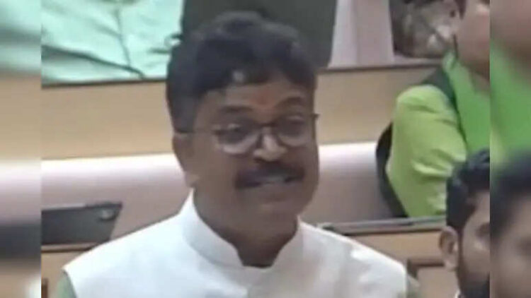 Leader Capsha Julie raised questions on the government's performance in the House, said- Minister is unable to answer questions