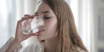 Learn how many glasses of water should be drunk a day to keep health and body hydrated? - India tv hindi