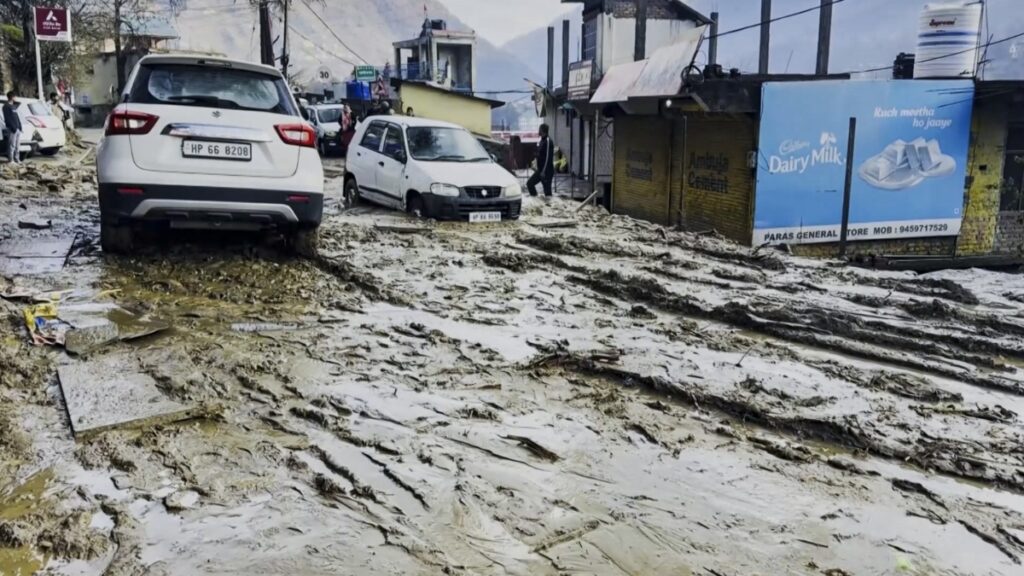Life is disturbed by weather, landslides in Himachal, rain in many places in North India - India tv hindi