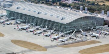 London's Heathrow Airport was closed due to this, all flights canceled - India tv hindi