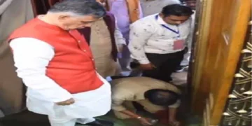 MLA Spits Pan-Masala in UP Assembly: In the UP Assembly, MLA spice a pan masala, president Satish Mahana became angry, without naming, in up assembly, MLA spit after eating pan masala, speaker satish mahana got angry, listen what they said