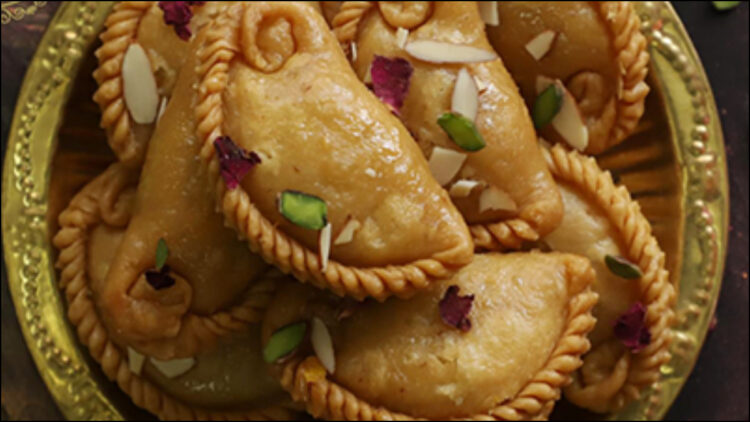 Make these gujiya without lost, it will dissolve in the mouth - India tv hindi