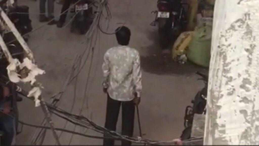Marriage broke, boys who got angry, angry swords openly, now video viral - India tv hindi
