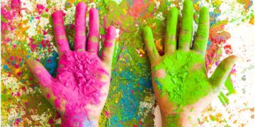 Mobile should not be spoiled due to color-water! Note tips to keep the phone safe on Holi - India tv hindi