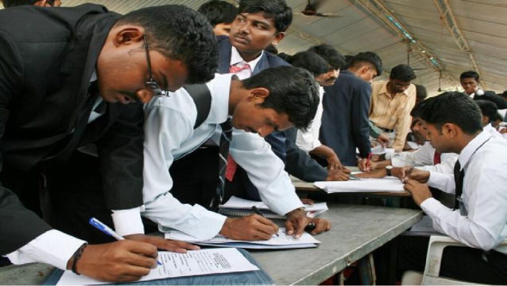 More than 17 crore people got new jobs in 10 years, government released reports - India tv hindi
