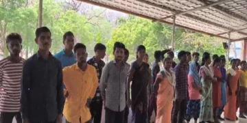Naxal surrender in Chattisgarh: 50 Naxalites surrendered in Chhattisgarh before PM Modi's visit, 14 of these rewards of 68 lakhs, 50 naxal surrender in bijapur of chattisgarh before Visit of PM Narendra Modi
