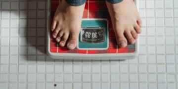 Obesity related cancer in men increases the width of the waist more than BMI