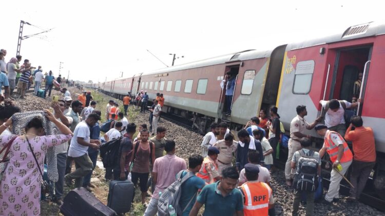Odisha: One person killed in Bengaluru -Kamakhya AC Express accident, 8 people injured - India tv hindi