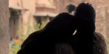 One girl and two lover .., one called another lover in the forest and played Holi of blood