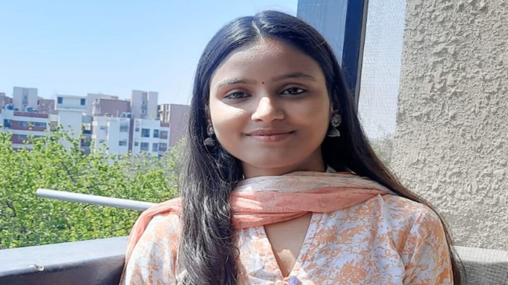 PHD student died in a deep pit to take samples; Now IIT Delhi Professor FIR - India tv hindi