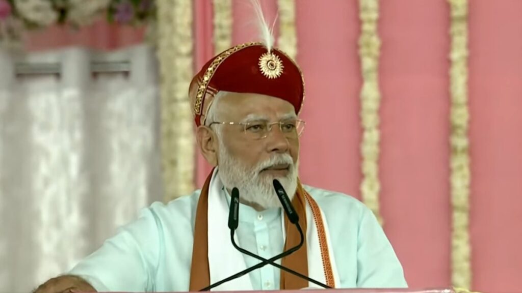 PM Modi inaugurated 'Namo Hospital' in Silvassa, road show and public meeting in Surat in the evening - India tv hindi