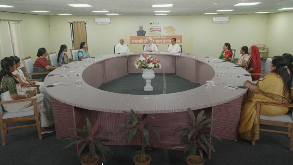 .PM Modi interacted with Lakhpati Didis in boardroom style, watch- video - India tv hindi