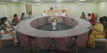 .PM Modi interacted with Lakhpati Didis in boardroom style, watch- video - India tv hindi