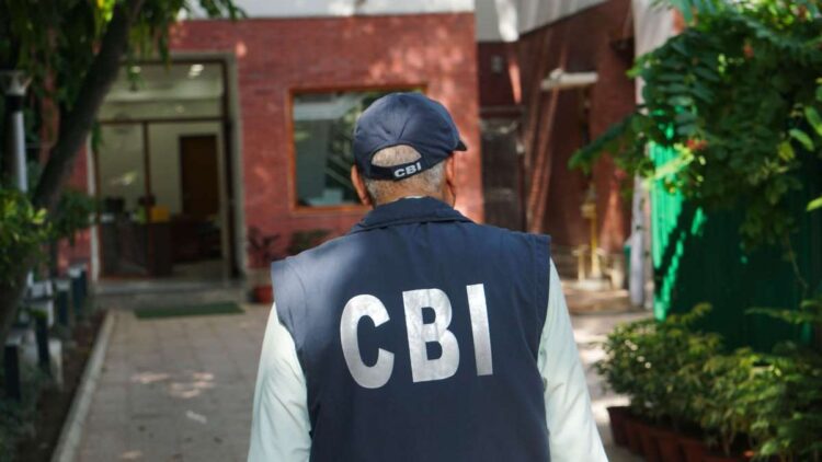 PWD Chief Engineer and Executive Engineer arrested, CBI taking bribe - India tv hindi