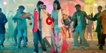 Pawan Singh's staggering song release on Holi, the actress was rubbed and applied to the actress