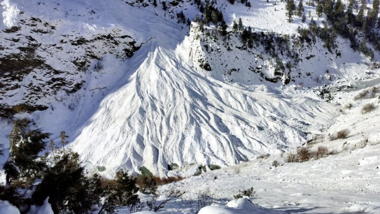 Possibility of heavy rains and snowfall till Sunday in Himachal Pradesh, Yellow alert issued - India tv hindi