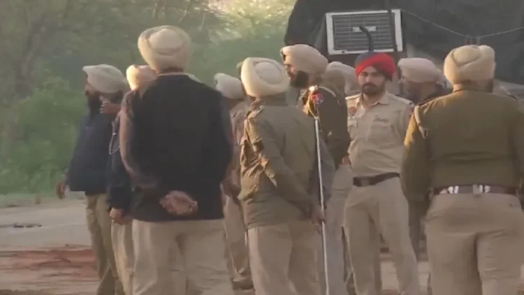 Punjab Politics on Farmers: Politics on farmers with action of Punjab Police, BJP and Congress targeted Aam Aadmi Party, BJP and Congress Slam Aam Aam Admi Party as Punjab Police Took Action on Farmers