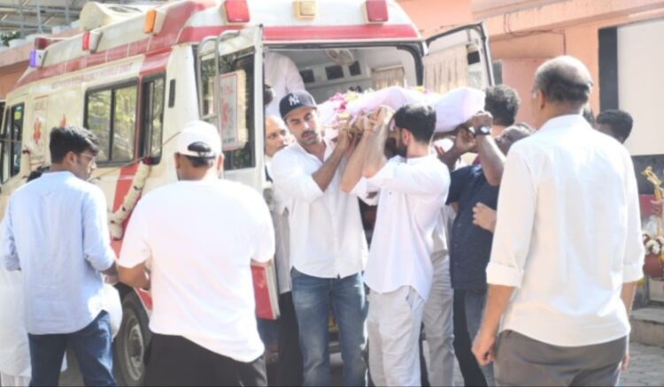 Ranbir Kapoor gave Deb Mukherjee's bier to shoulder, Ayan played the funeral ritual - India tv hindi