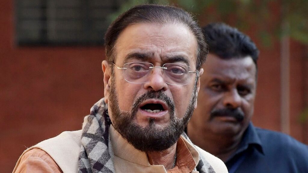 Samajwadi Party MLA Abu Azmi Suspended from Vidhansabha News in Hindi | Latest News in Hindi | Abu Azmi suspended from Assembly, Aurangzeb's praise was punished. News Track in Hindi